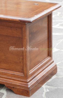 Cassone cassapanca in stile classico arte povera realizzata in legno massiccio